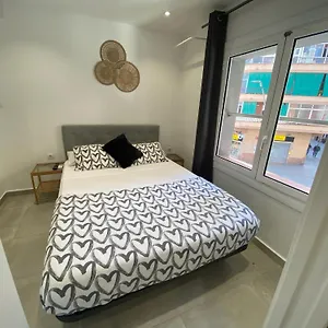 Con Bano Privado Frente Al Metro L5 Barcelona-hospitalet Apartment