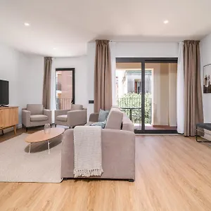 Limehome Barcelona Placa Pirineus L’Hospitalet de Llobregat
